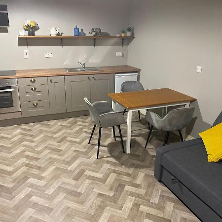 The Corner Apartment คาร์โลว์ ภายนอก รูปภาพ